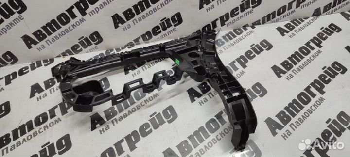 Крепление бампера заднее правое Volkswagen Passat