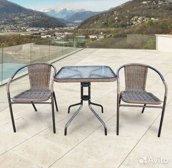 Столы и стулья