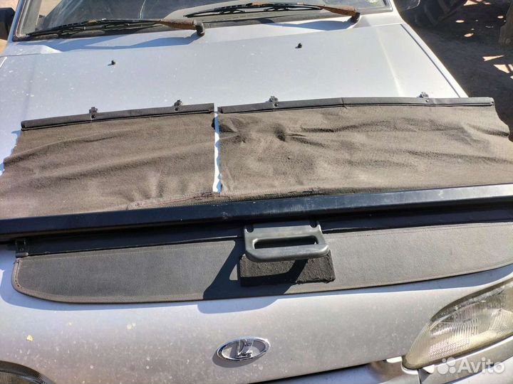 Задняя шторка багажника