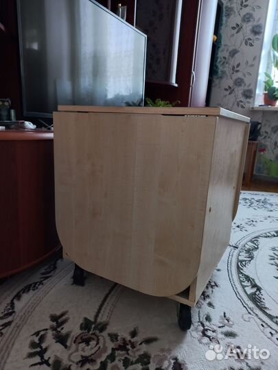 Журнальный столик на колесиках бу