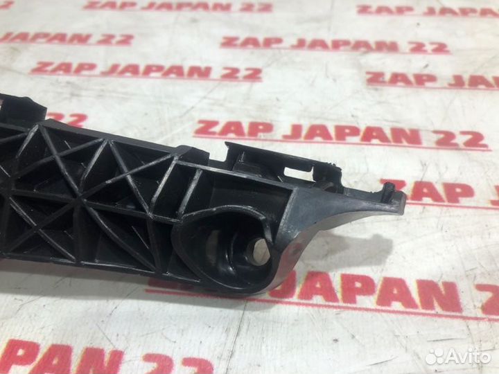 Крепление бампера переднее правое Toyota Rav4