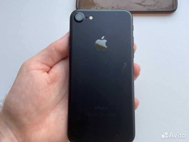 Телефон iPhone 7 64