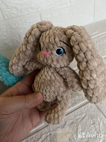 Вязанные игрушки зайка