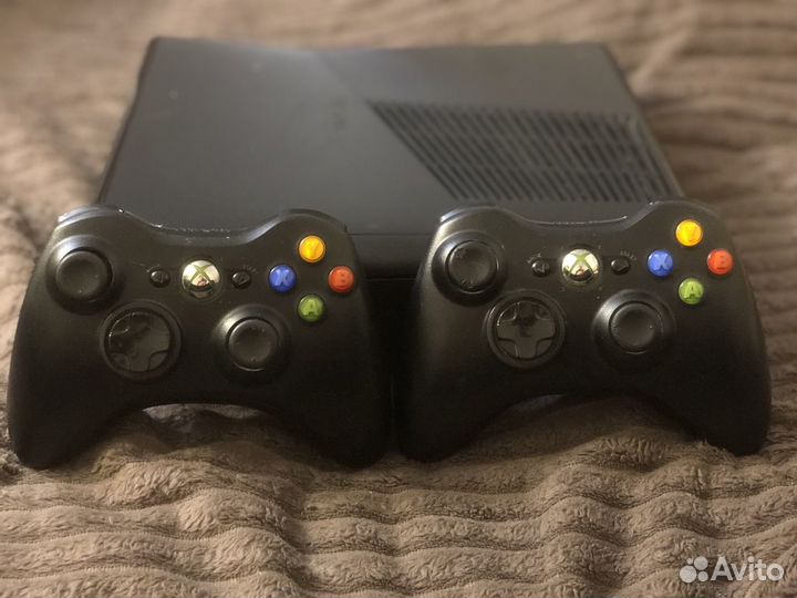 Xbox 360 с 2 джойстиками