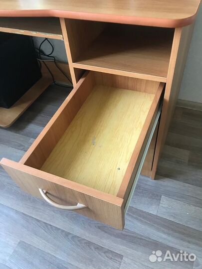 Компьютерный стол