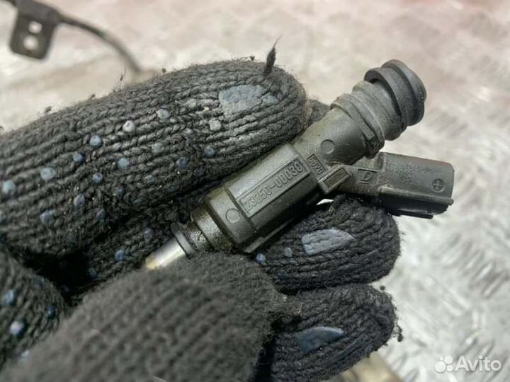 Форсунка топливная Toyota Corolla ZZE121 3ZZ-FE