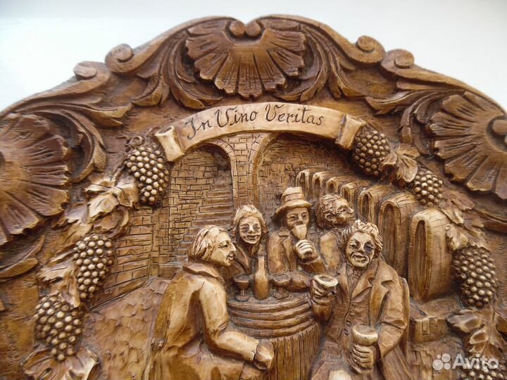 Тарелка декоративная-резьба по дереву-Германия