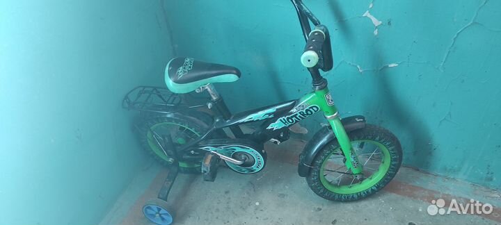 Детский велосипед четырехколесный 12