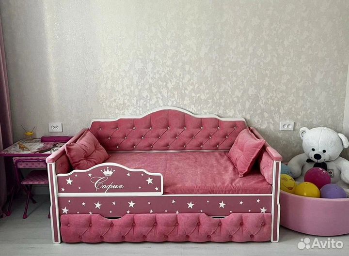Детская кровать диванчик в каретной стяжке велюр