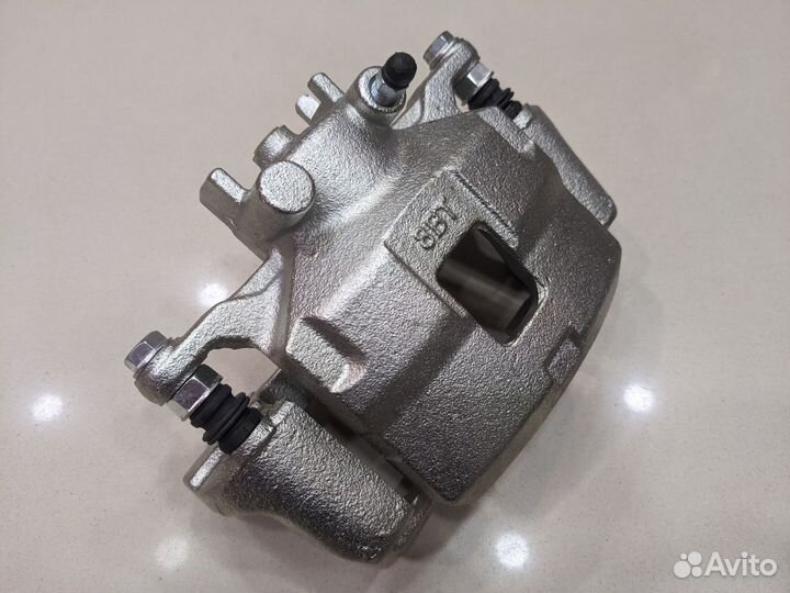 Суппорт передний правый mitsubishi L200 (05)