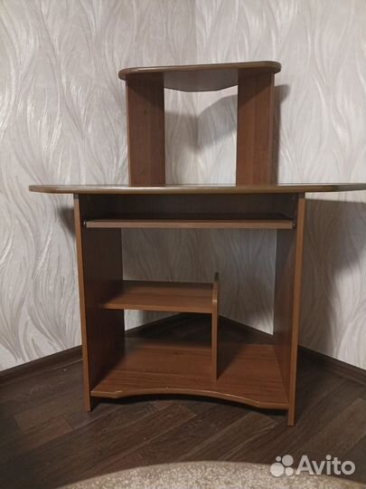 Компьютерный стол и стул