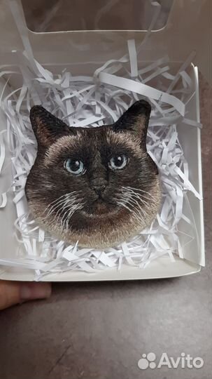 Вышивка гладью,брошки-подвески