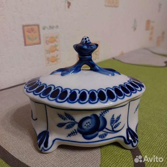 Гжель, фигурки, шкатулки