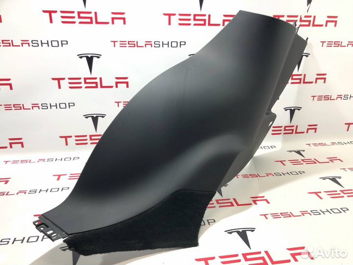 Накладка стойки С Tesla Model X рест. 2022