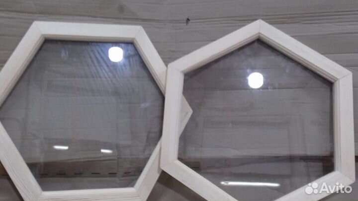 Шестигранное окно