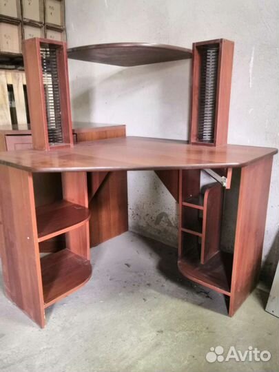 Компьютерный стол