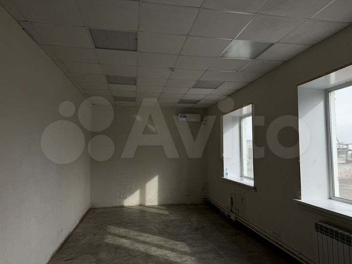 Здание, 1300 м²