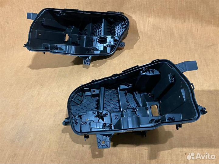 Корпус фары правый Geely Tugella