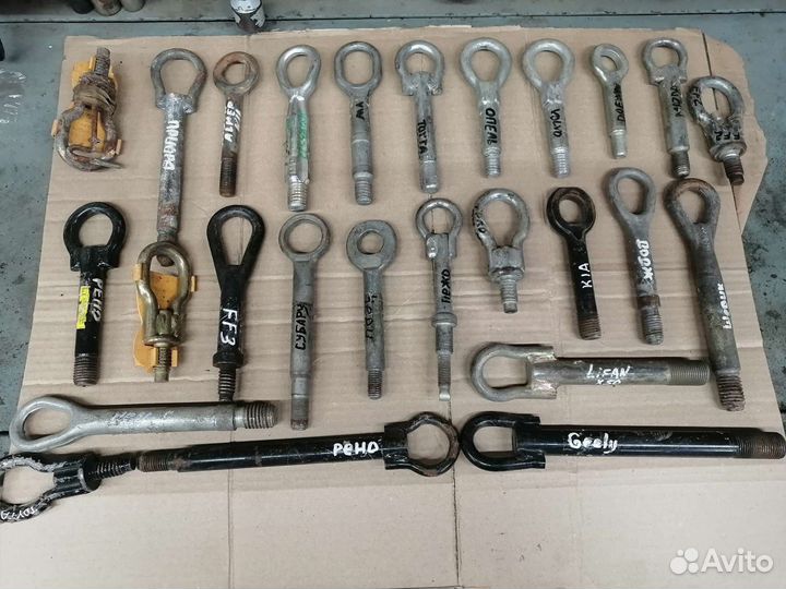 Буксировочный крюк