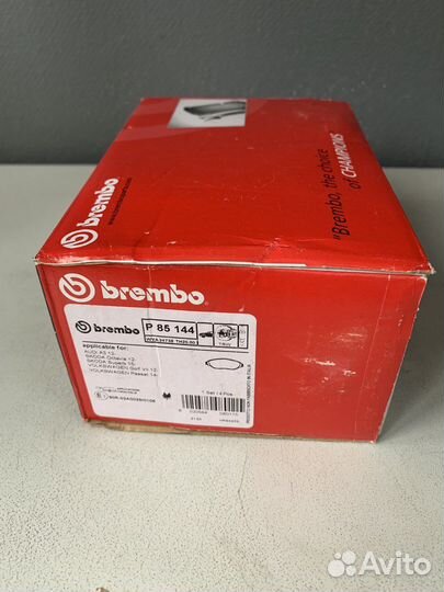 Передние тормозные колодки brembo P85144