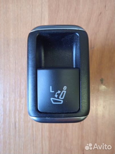 Кнопка управления сиденьем (третий ряд) левая