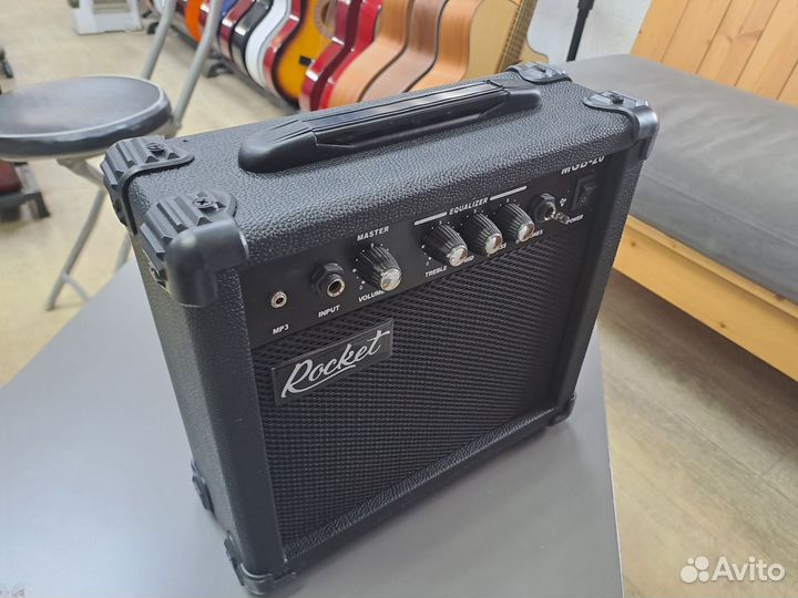 Комбоусилитель для бас гитары 20Вт