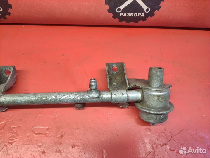 Топливная рампа Jeep Cherokee XJ 4.0 Renix