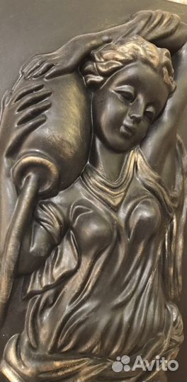 Девушка с кувшином