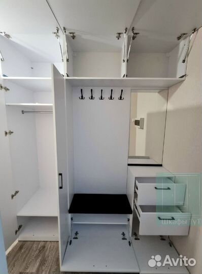 Зеркальный шкаф