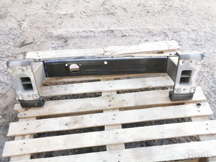 Усилитель переднего бампера Land Rover 2 рест