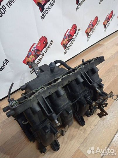 Впускной коллектор Opel Astra J 2010 55561187