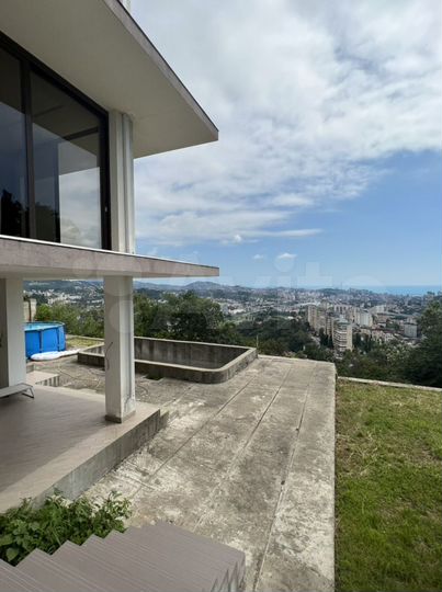 Дом 594 м² на участке 6,2 сот.