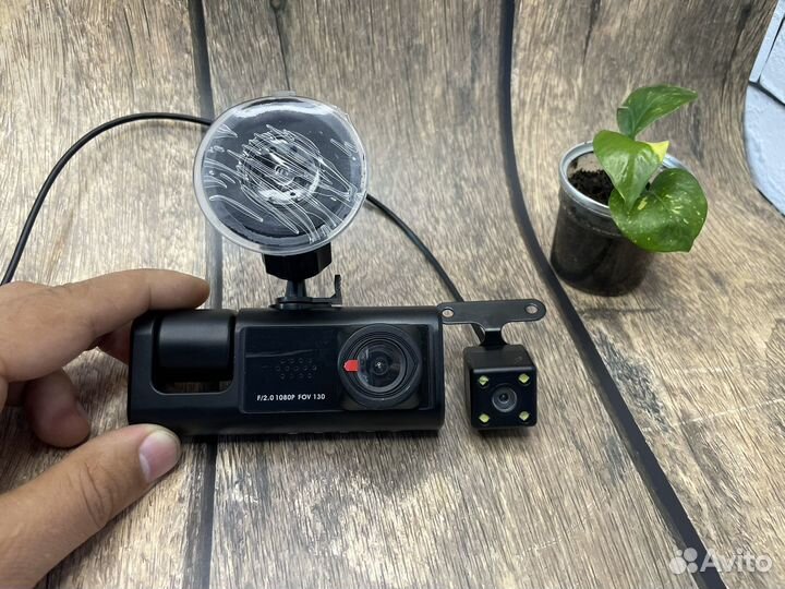 Видеорегистратор с 3 камерами