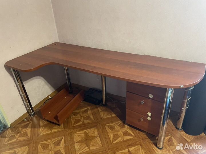 Компьютерный стол