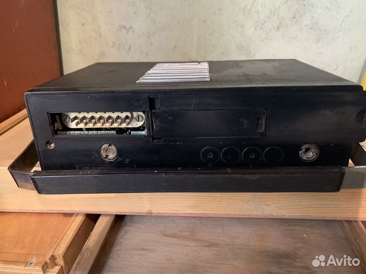 Продам советскую автомагнитолу Урал