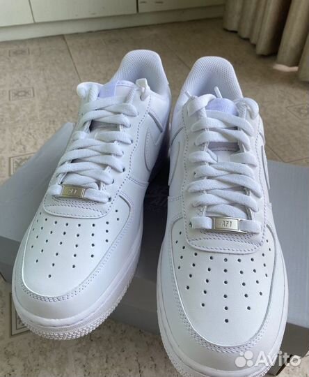 Белые кроссовки Nike Air Force 1