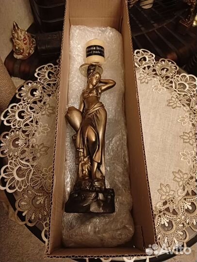 Статуэтка (подсвечник)