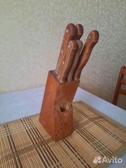 Набор кухонных ножей с подставкой