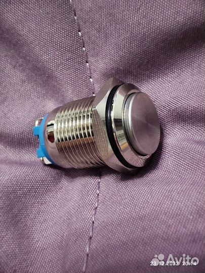 Кнопка 19мм антивандальная с фиксацией новая