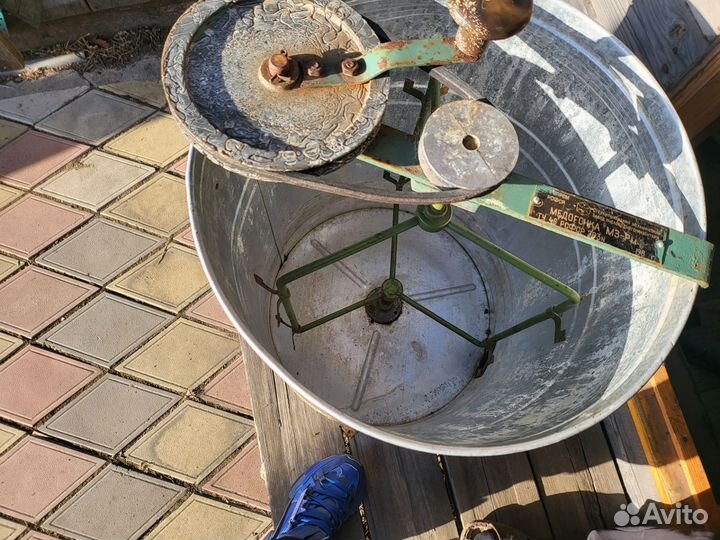 Медогонка 4 рамочная бу