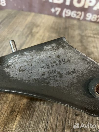 Bmw 520d xdrive G30 опорный кронштейн