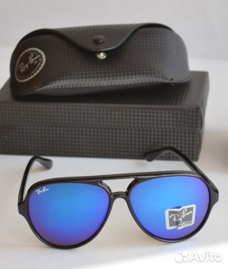 Новые стильные очки в фирменной упаковке