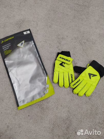 Перчатки для футбола