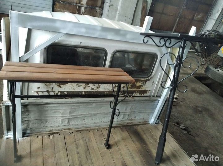 Стол и лавочка
