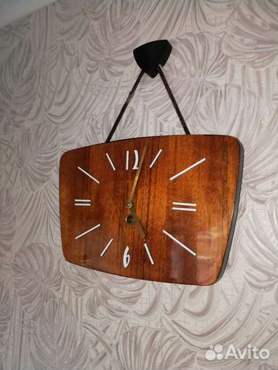 Настенные часы маяк