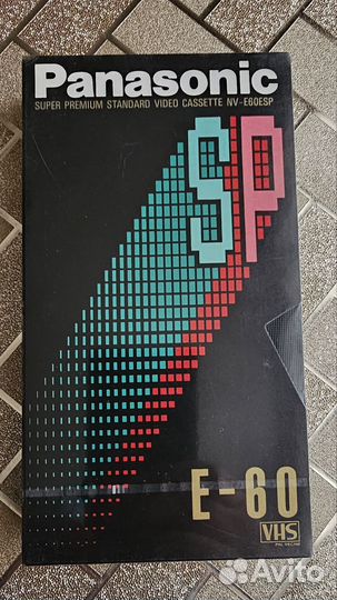 Видеокассеты с фильмами и музыкой