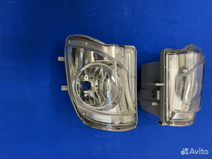 Фара противотуманная левая правая Lexus IS