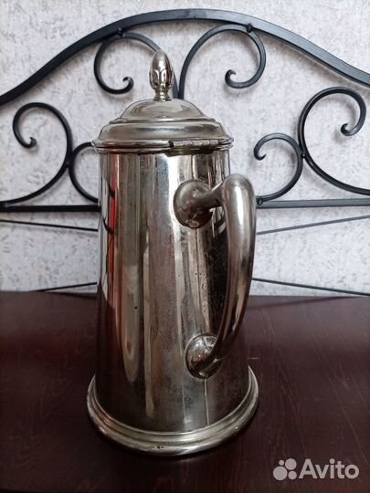 Старинные кофейник и молочник, Европа