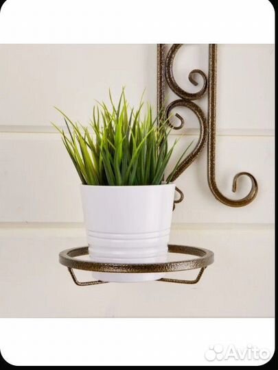 Подставка для цветов на стену