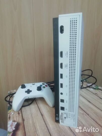 Игровая приставка Xbox One S 1Тб
